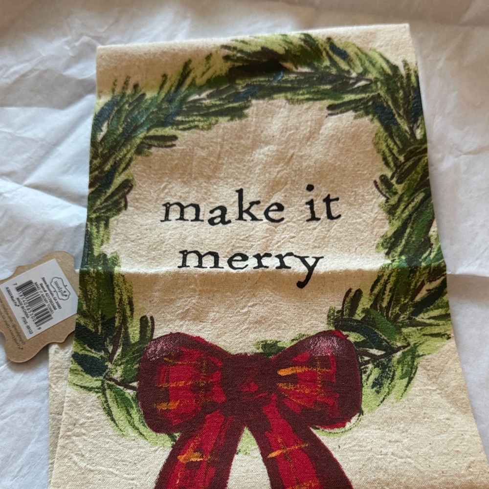 Mud pie Festive Holiday Towel with Red Bow and Green Wreath